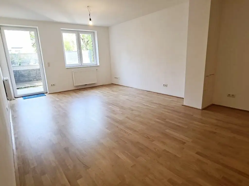 EIGENGARTEN, LORYSTRASSE, 75 m2 Neubau mit 23 m2 Garten, 2 Zimmer, Wohnküche, Wannenbad, Parketten, 1. Liftstock