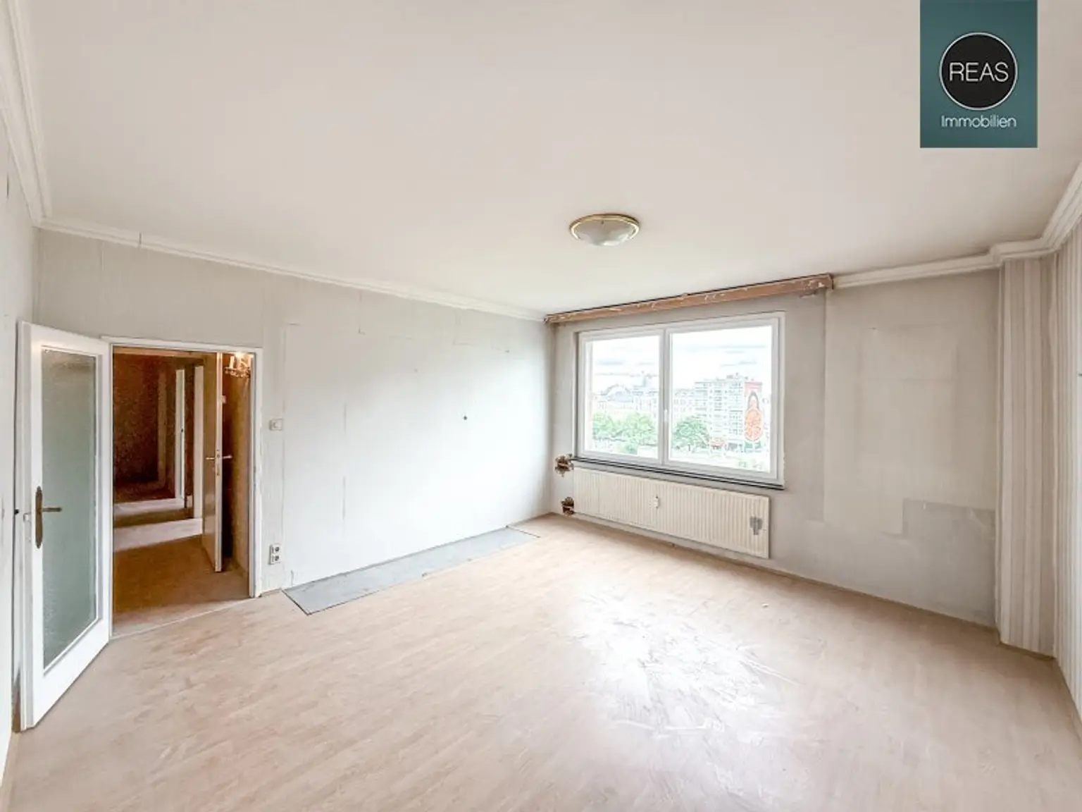 Wohnungspaket in Top-Innenstadtlage! 2 nebeneinander liegende Wohnungen mit 2 Loggien, neuen Fenstern und unverbautem Traumblick!
