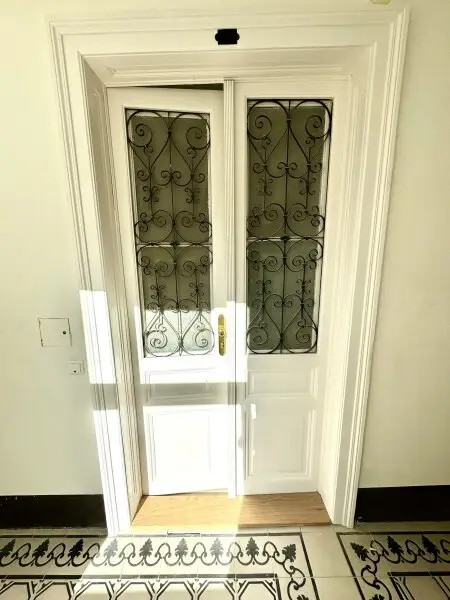 Erstbezugswohnung - Sanierte 2-Zimmer-Altbauwohnung in Toplage in 1150 Wien