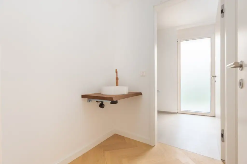 EXKLUSIVE GARTENWOHNUNG IN HIETZING MIT SALZWASSER-POOL UND SAUNA