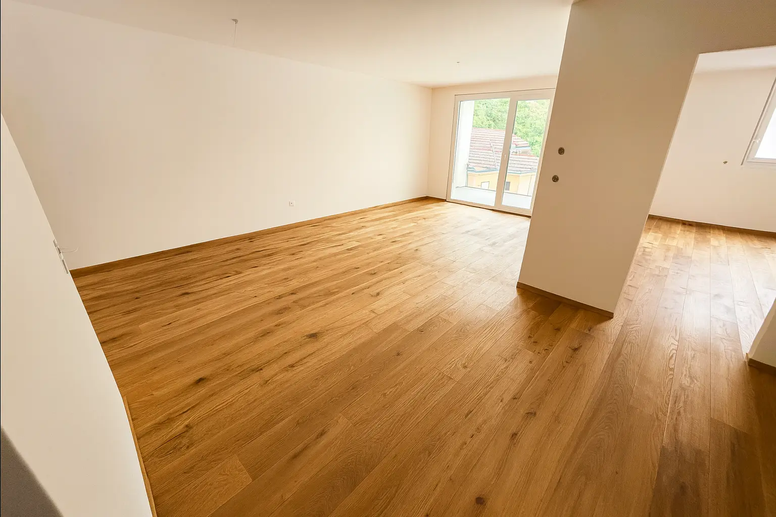 EINZIEHEN UND WOHLFÜHLEN: Erstbezug mit 2 Zimmern und Loggia