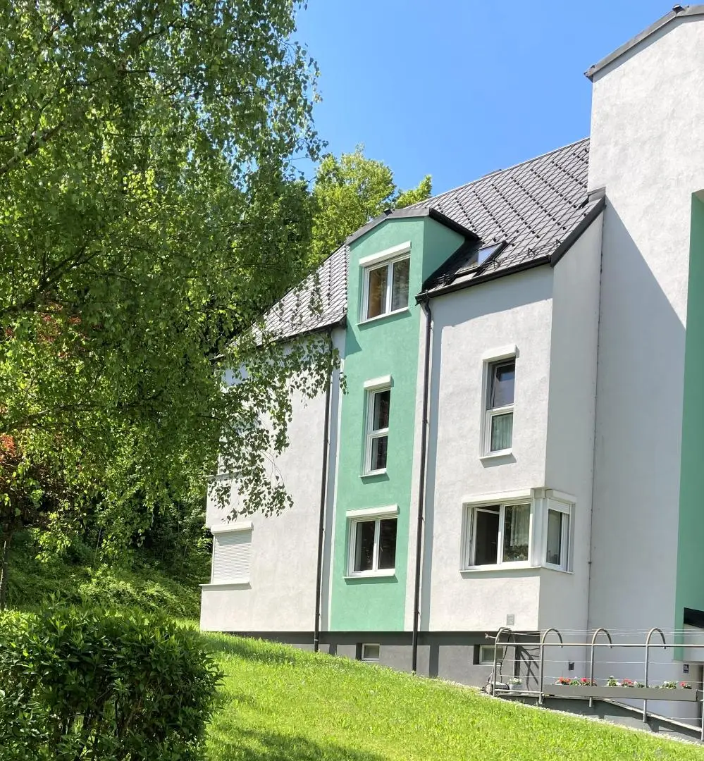 Sehr gepflegte und barrierefreie 4-Zimmer Eigentumswohnung in zentraler, ruhiger Wohnlage mit Grünblick. Empfehlenswert!