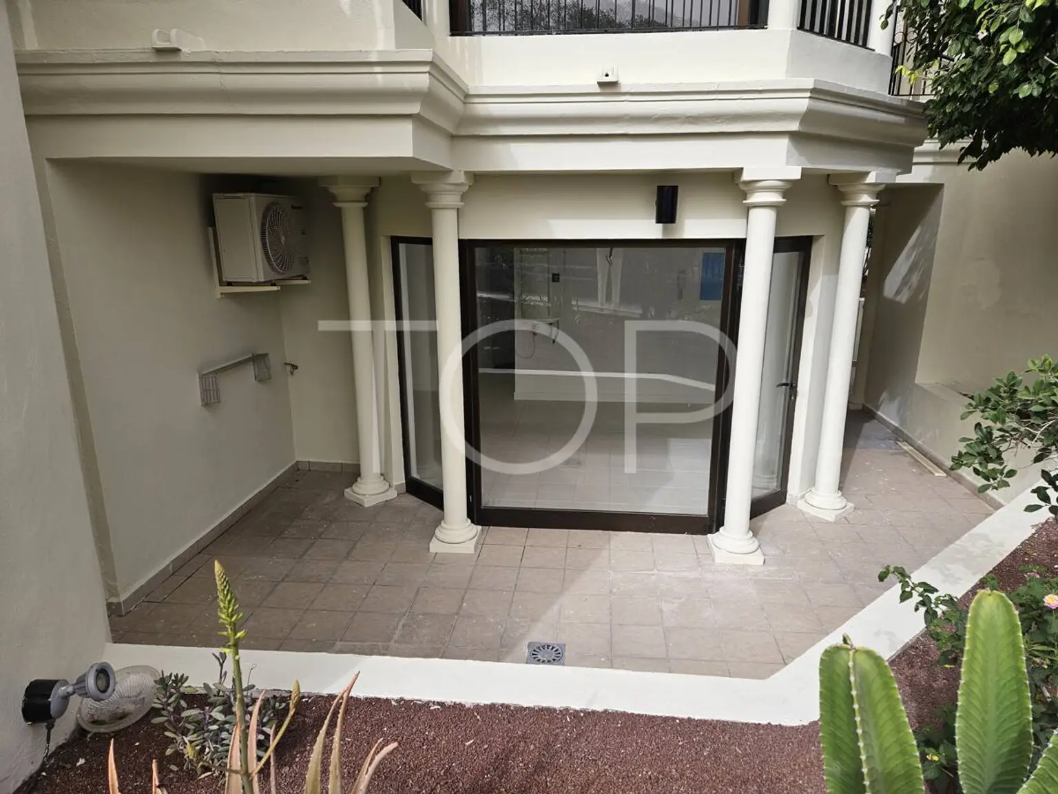 A4-1 corner terrace.