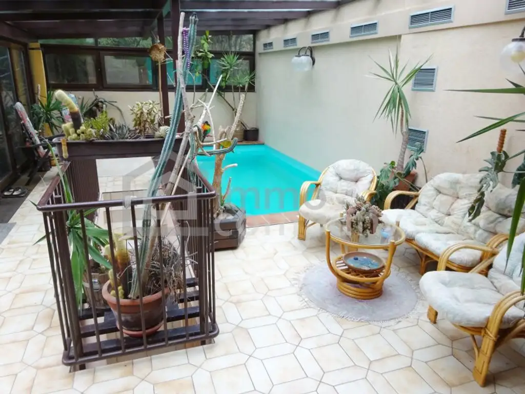 Exklusives Reihenmittelhaus in 1130 Wien – 10 Zimmer, Garten, Balkone- barrierefrei!