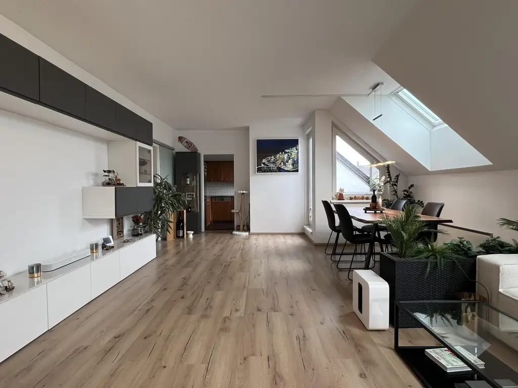 "Große Eigentumswohnung mit 2 Balkonen"