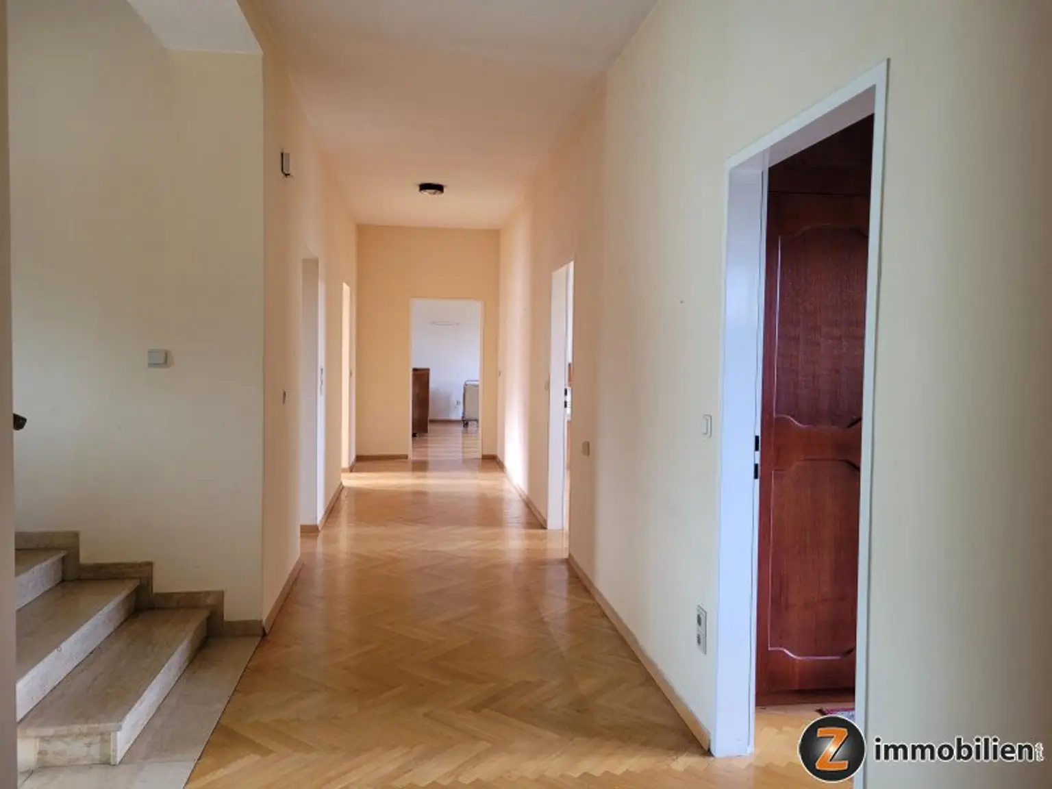 Großzügiges Wohnhaus mit Lift im lebenswerten Lockenhaus!