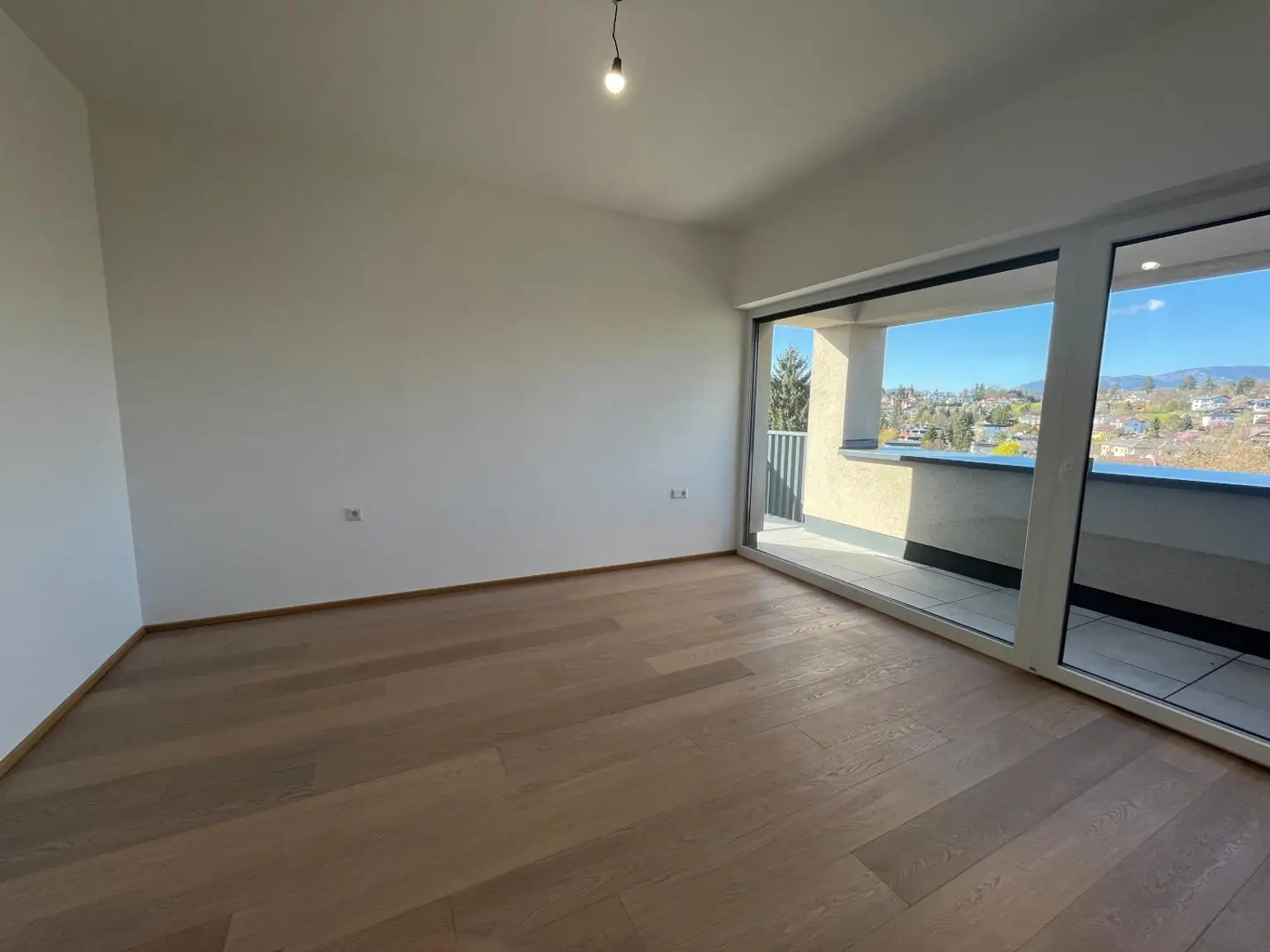 Erstbezug! stylische Penthouse Wohnung mit großer Terrasse und sensationellen Stadtblick in Waltendorf!