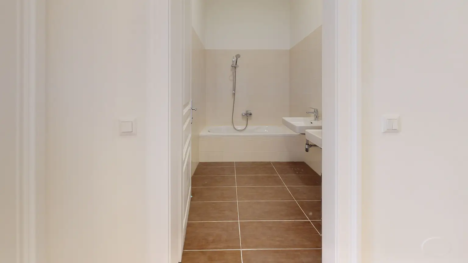 "Urban Oasis" - Charmante Altbaustil-Wohnung mit Balkon und Erker