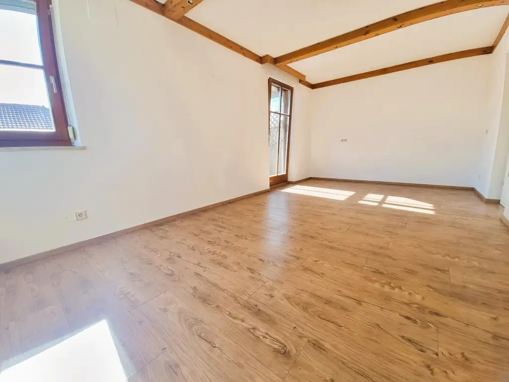 Charmante 3-Zimmer-DG-Wohnung mit Balkon & Tiefgarage – sofort bezugsfertig