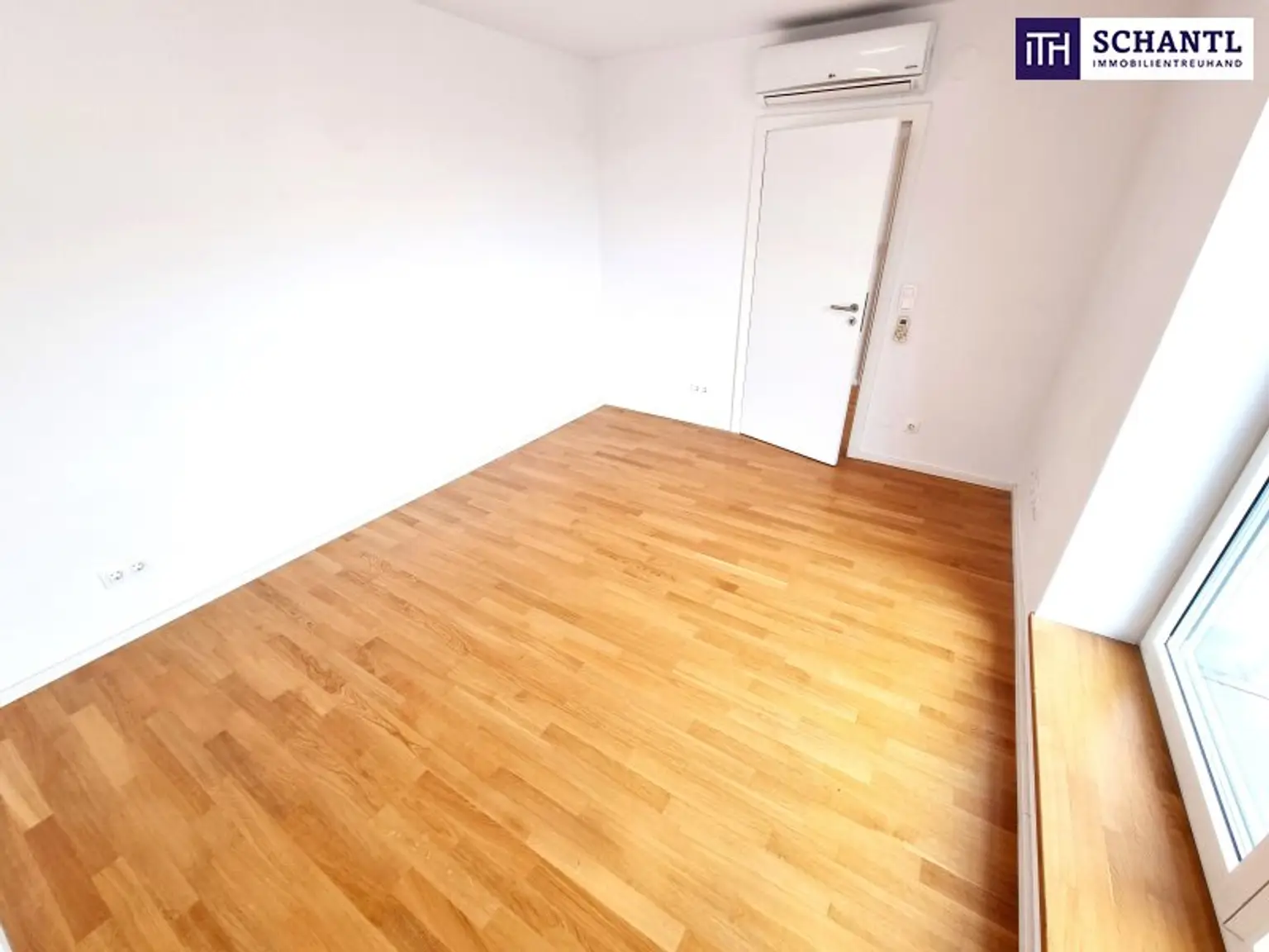 WOW! Lichtdurchflutete Traumwohnung mit hofseitiger Terrasse! Neues Lebensgefühl im Dachgeschoss mit perfekter Raumaufteilung + Kamin + Ideale öffentliche Anbindung! Jetzt zugreifen!