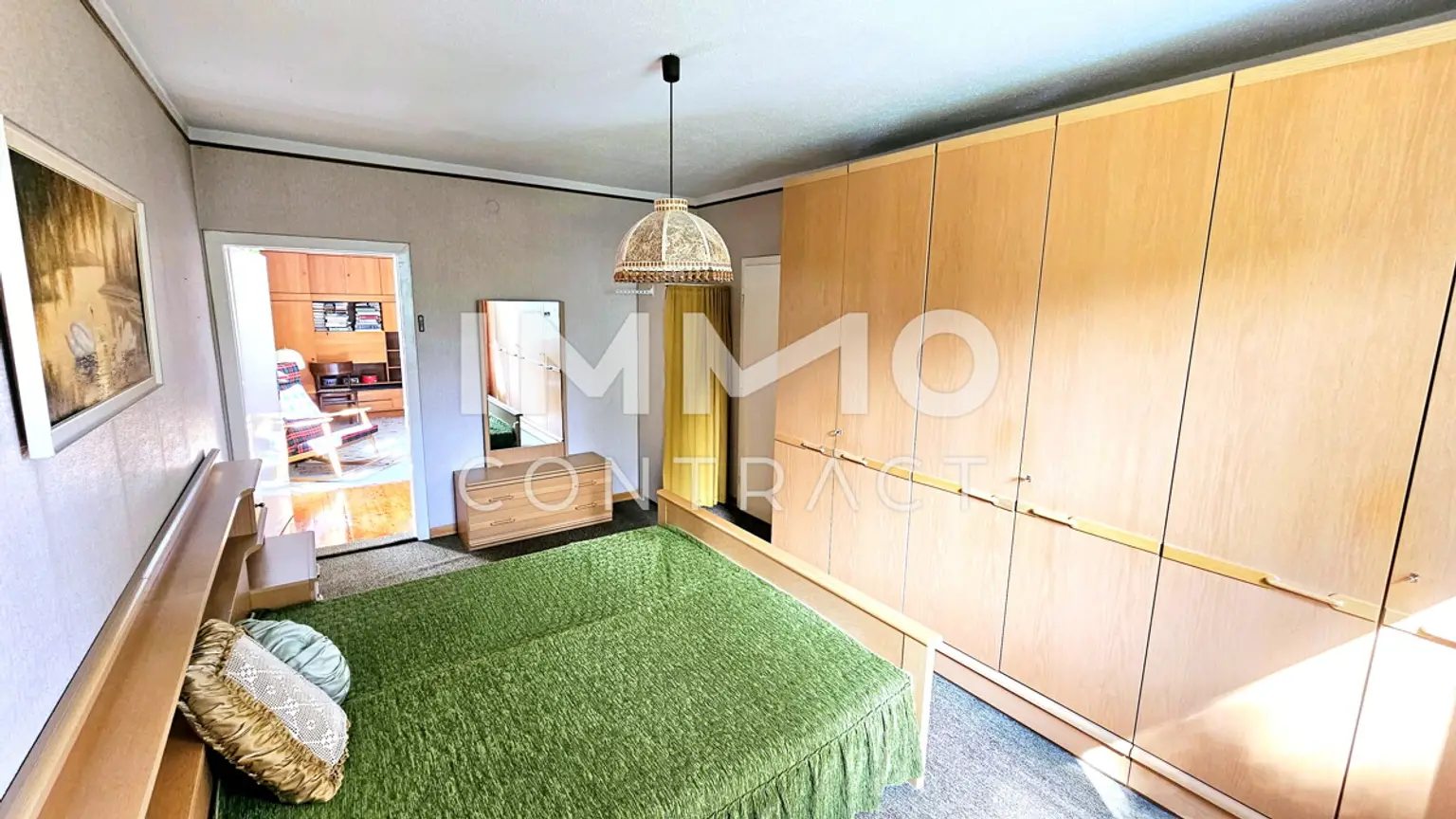 Lichtdurchflutete, renovierungsbedürftige 3-Zimmer-Wohnung mit großer Süd-Loggia