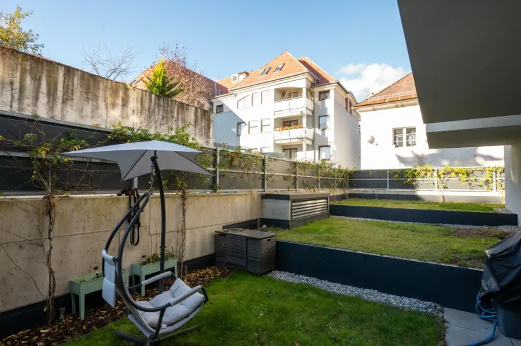 ZENTRUM FUSSLÄUFIG | Neuwertige Wohnung mit Garten und Tiefgarage, fußläufig zum Markt und zur Innenstadt