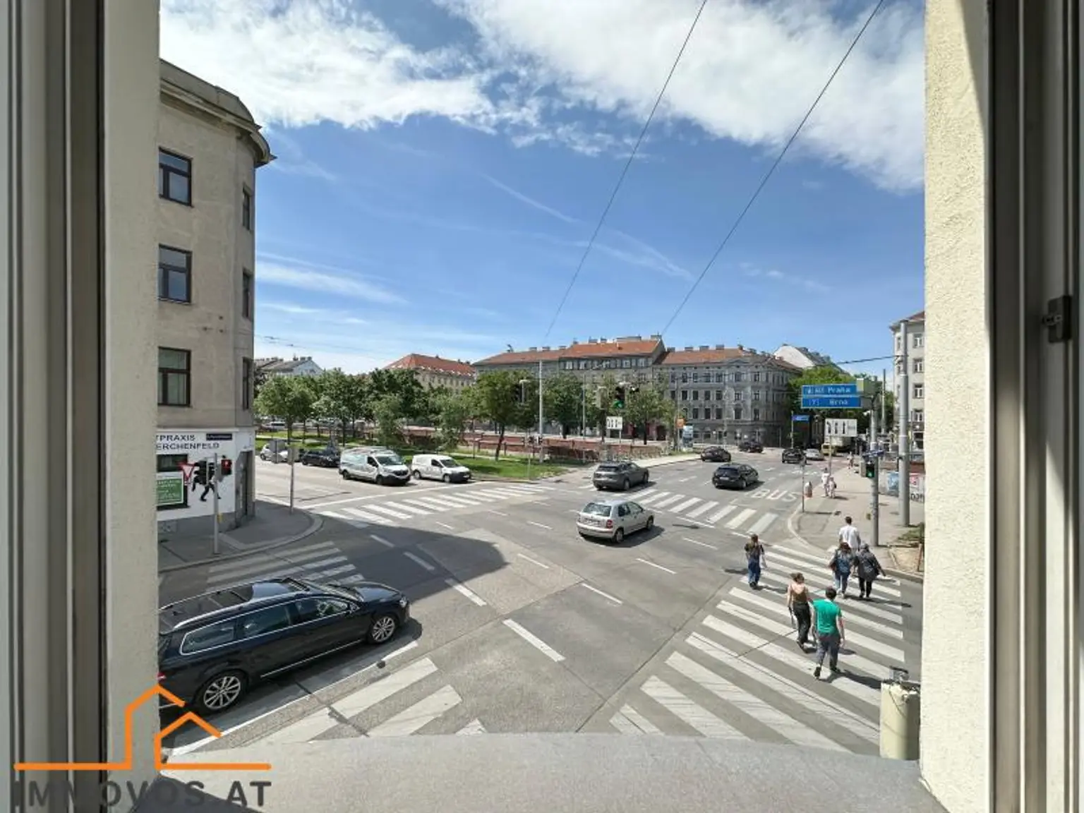 sanierungsbedürftige WOHNUNG - ALTBAU - schönes HAUS