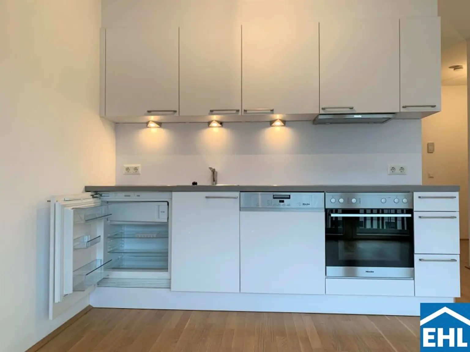 Freundliche 2 Zimmerwohnung an der U3!