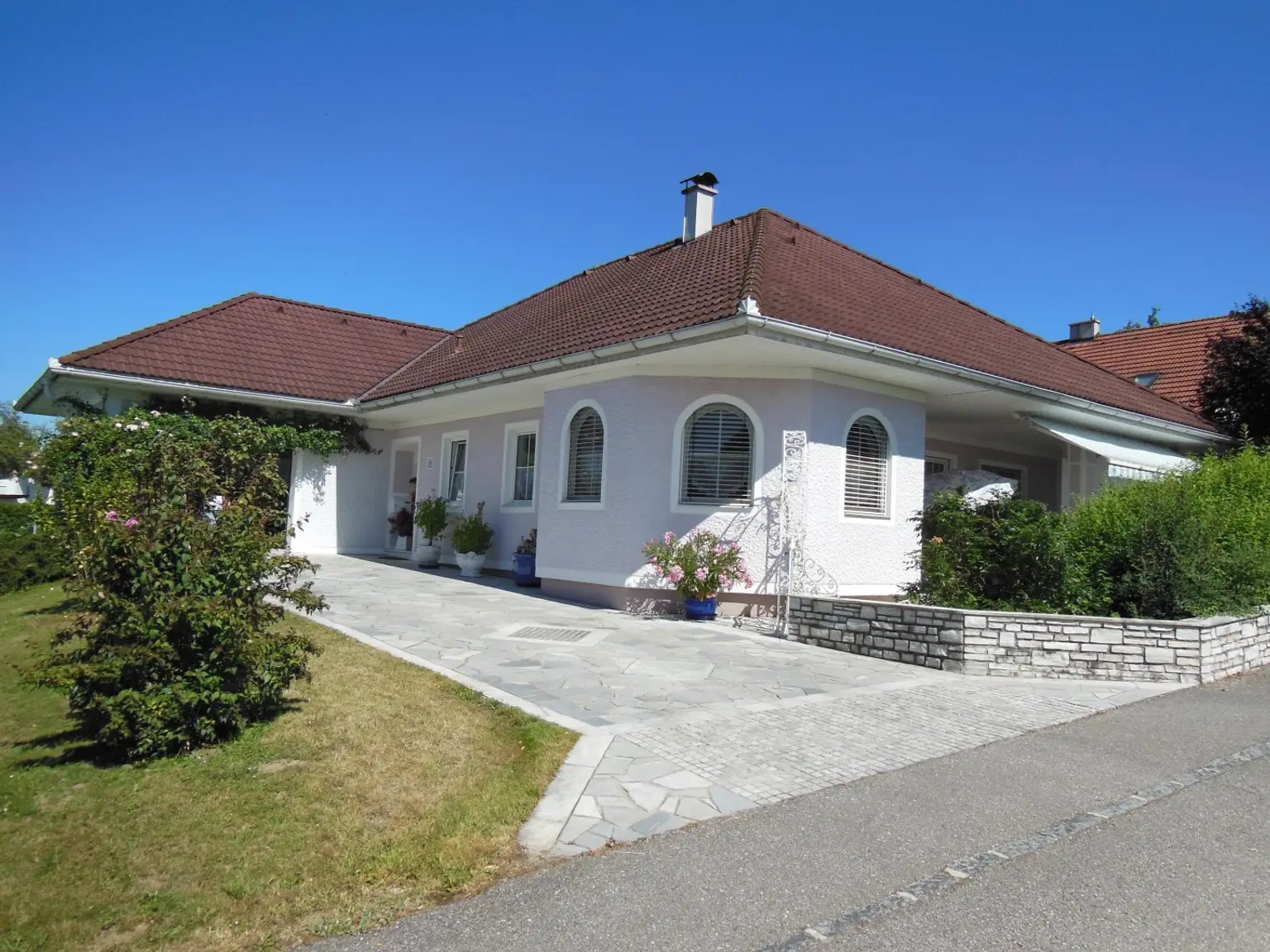 Schöner, sehr gepflegter Bungalow