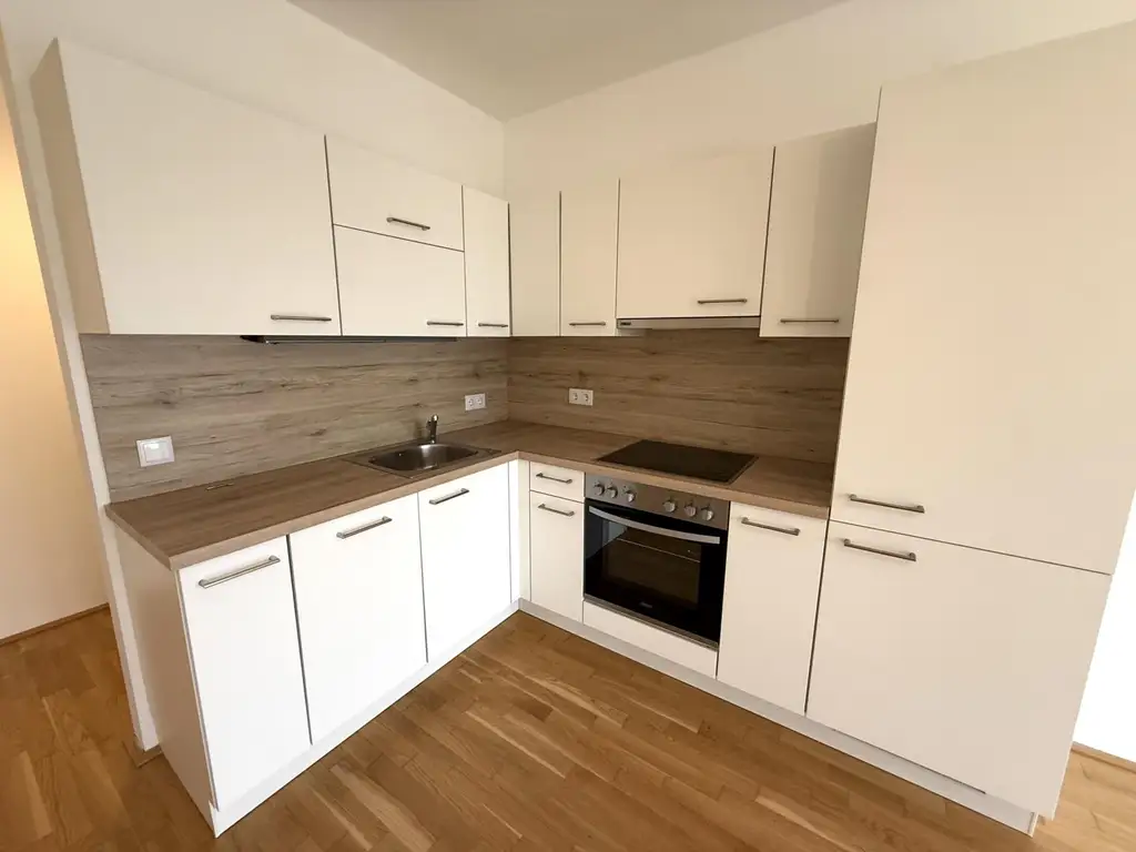 Günstige Neubauwohnung mit MEGA-SÜD-BALKON (11,77m²) nahe Akademiepark