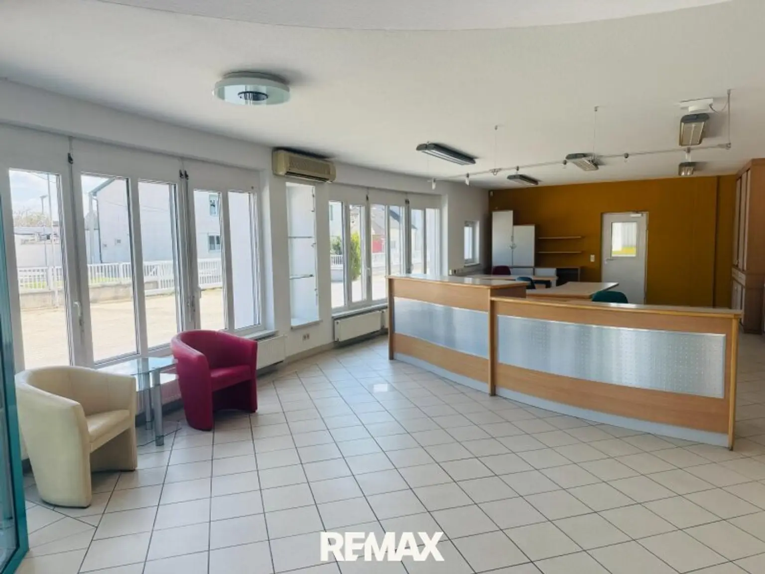 Eingangsbereich Empfang/ Büro