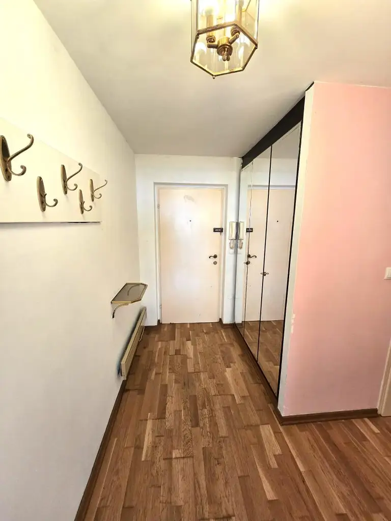 LAGE, LAGE, LAGE... 51 m² Wohnung in NEUWALDEGG - sanierungsbedürftig