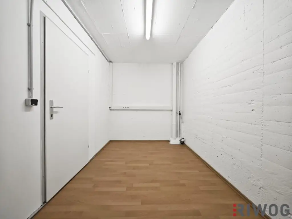Trockenes 10m² Lager | Lastenaufzug & Ladezone