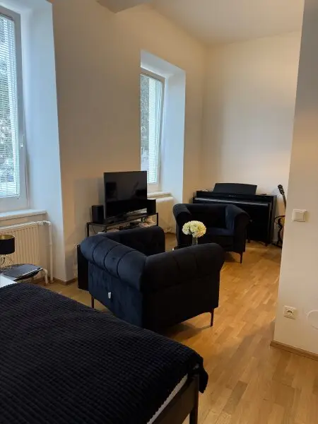 Lichtdurchflutete 2-Zimmer Wohnung, Nähe Steiner Tor