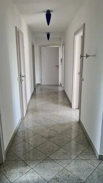 Sehr ruhige Siedlungslage - Riesige (teilbare)  Etagenwohnung mit 2 Balkonen, Garage, Sauna in einem sehr gepflegten Haus