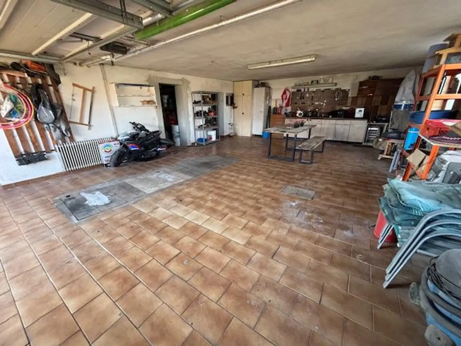 Doppelgarage mit zwei Sektionaltoren