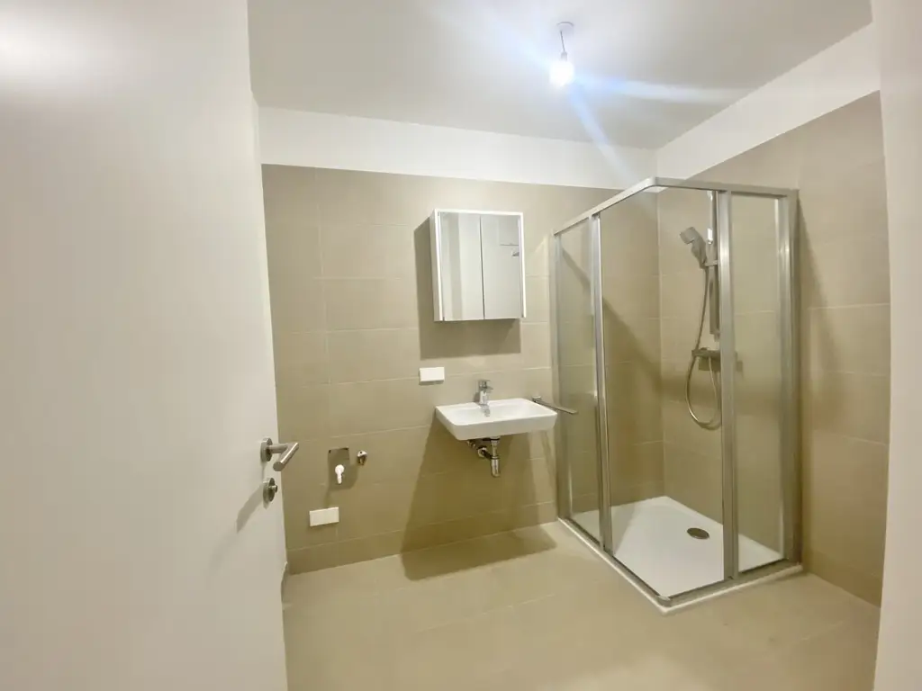 Top Weitblick Wohnung U3 2 Zimmer + Balkon - 1 bedroom apartment + balcony  ERSTBEZUG =Das Laurenz=