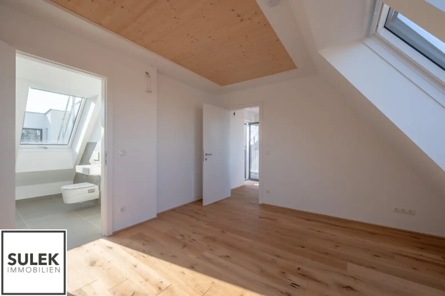 traumhafter 2-Zimmer-DG-Erstbezug mit hofseitiger Terrasse