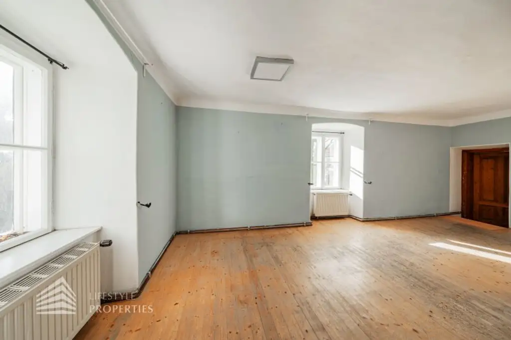 Exklusives Baugrundstück in einzigartiger Lage mit Einreichplanung!