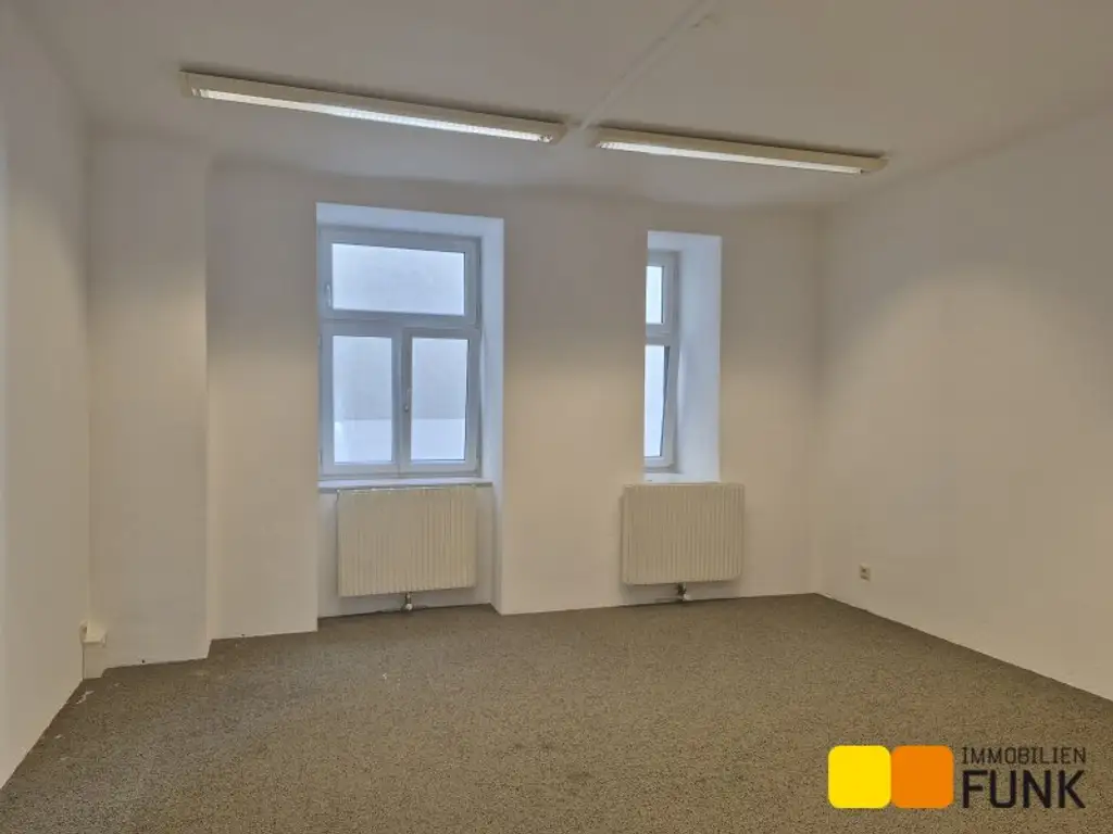 Attraktives Büro mit eigener Garage und zusätzlicher Lagerfläche