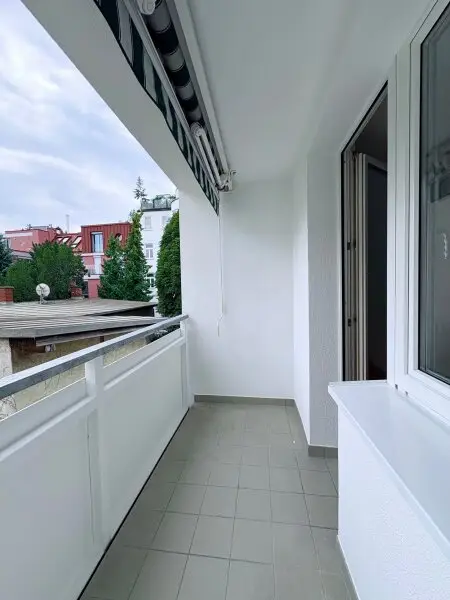 EIN TRÄUMCHEN! FRISCH SANIERT, HELL UND RUHIG MIT LOGGIA IM SCHÖNEN GERSTHOF