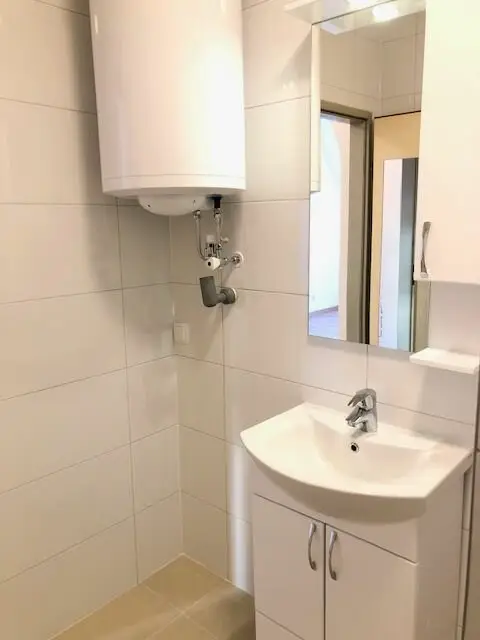 mit Waschmaschinen-Anschluss