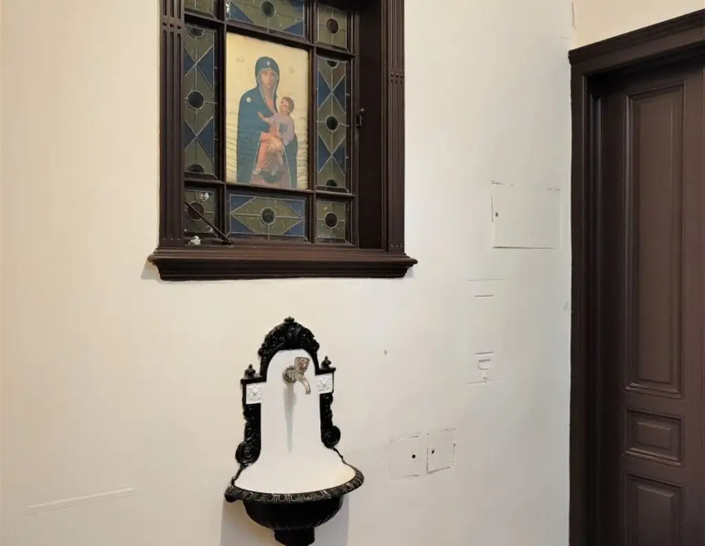 Wunderschönes Mittelzinshaus in bester Lage mit ausbaubarem Rohdachboden -- Perfekt auch für Eigennutzer