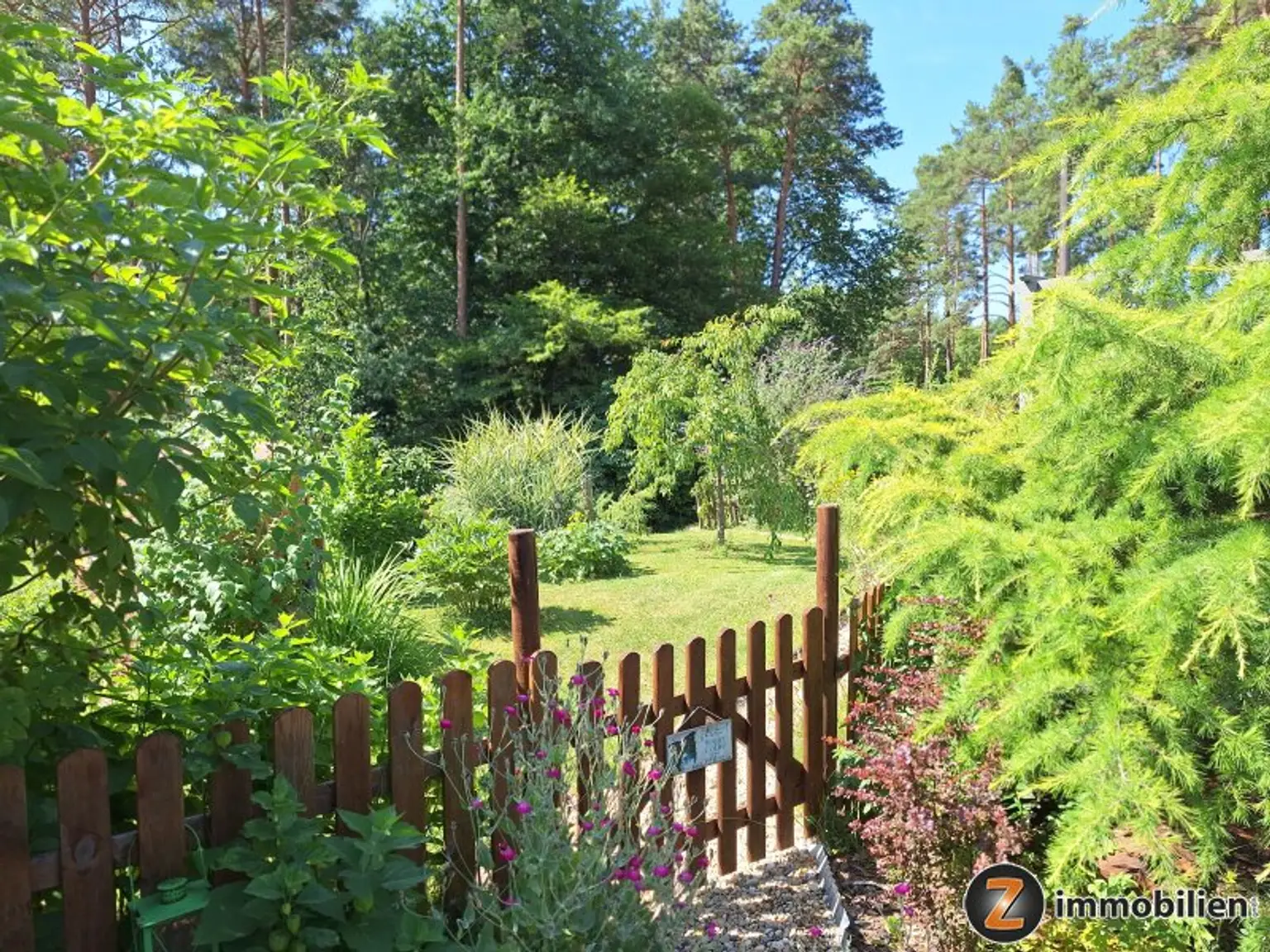 Gepflegtes Landhaus mit Naturgarten zum Sofortbezug