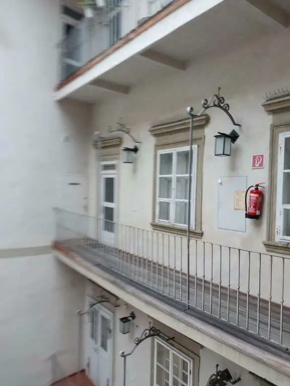 Provisionsfrei: Altbau-Großgarcionerre  in der Innenstadt zwischen Glockenspielplatz und Dom