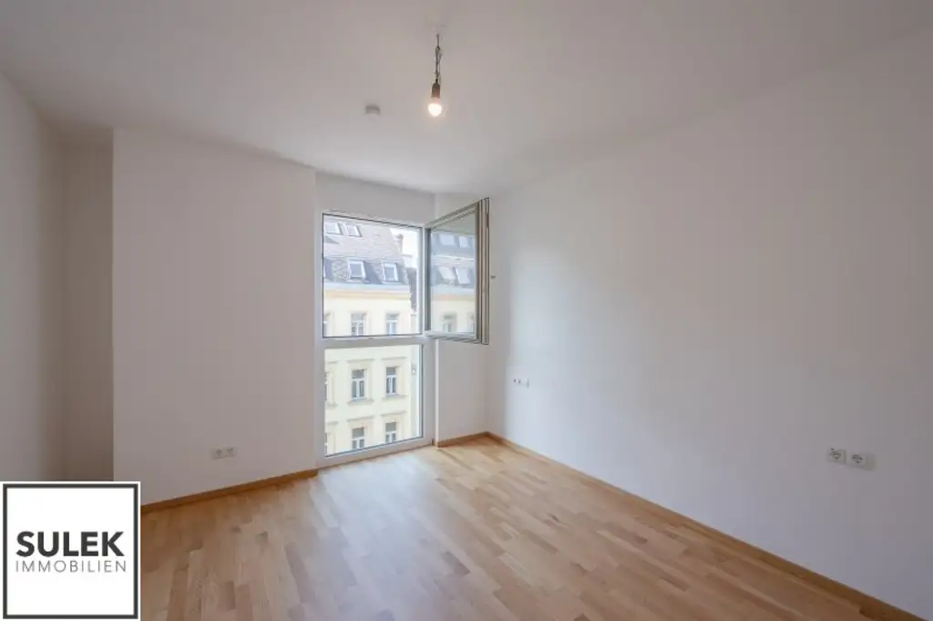 Erstbezug! Perfekt geschnittene 2 Zimmer Wohnung mit Balkon & top Anbindung (U4, U6, uvm.)