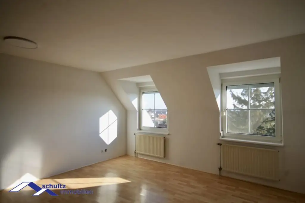 Attraktive 3-Zimmer-Dachgeschosswohnung im Zentrum von Guntramsdorf zu mieten! Überdachter Parkplatz inklusive!