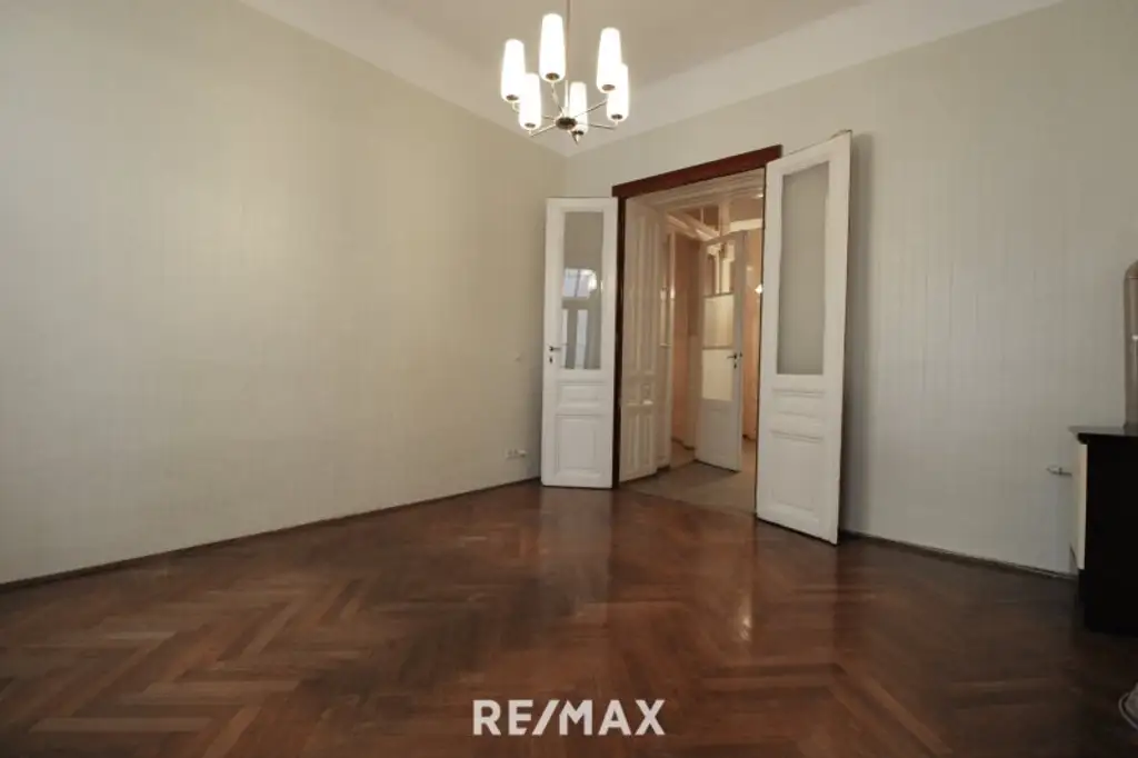 Altbau mit Potenzial im Herzen von Neubau