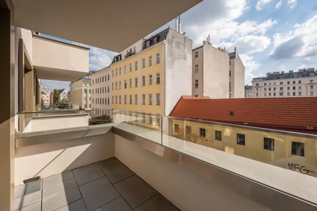 ++MOLLARD 50++ Modern 2-room apartment in a prime downtown location (1/16)