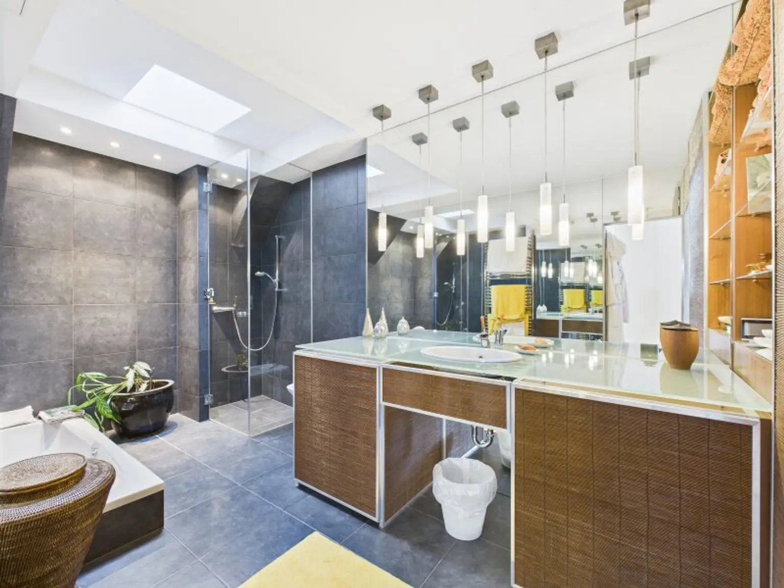 3-Zimmer Dachgeschosswohnung im 18. Bezirk mit Wienblick & zwei Garagenplätzen