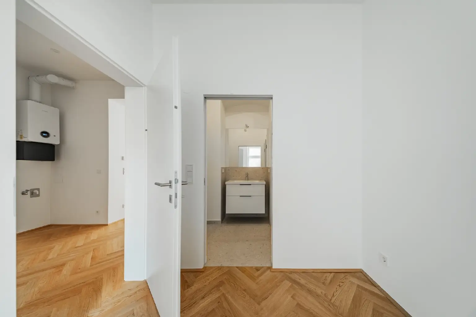 Altbaucharme neu interpretiert – 2 Zimmer im Erstbezug!