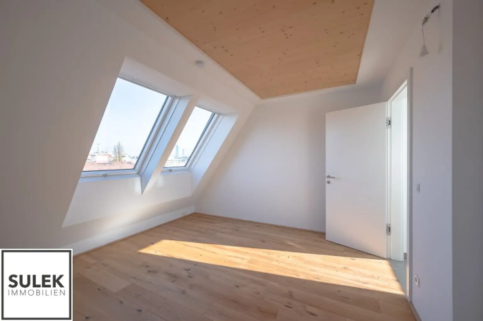 traumhafter 2-Zimmer-DG-Erstbezug mit hofseitiger Terrasse