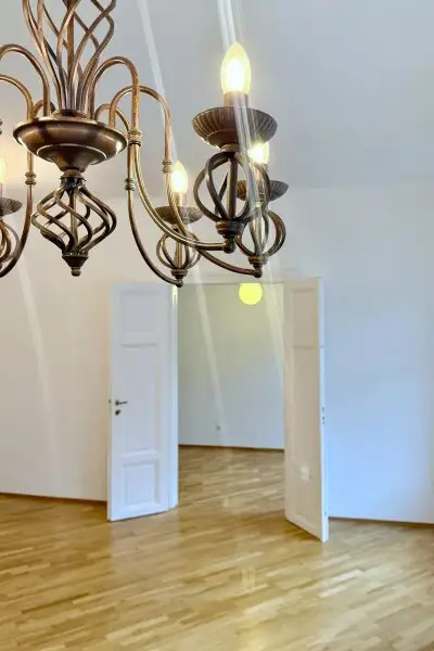 Großzügige Altbauwohnung im Zentrum von Pressbaum