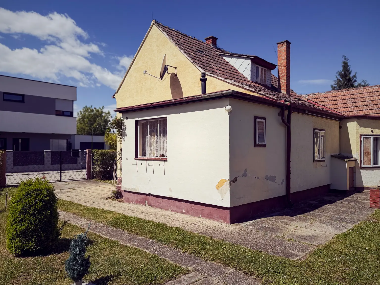 Bestand revitalisieren oder neu durchstarten ? 861 m² Grundstück mit Entwicklungspotenzial!