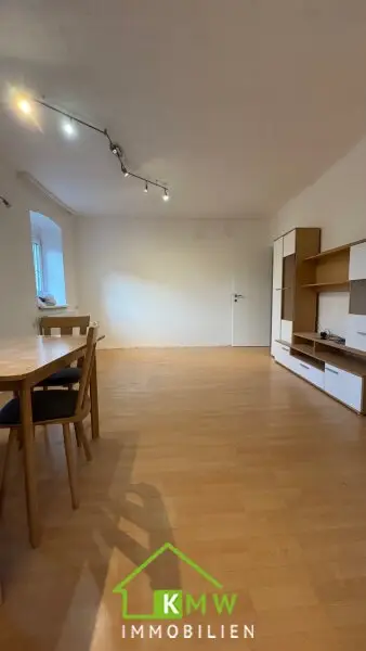 Saniertes, kleines Haus in guter Lage