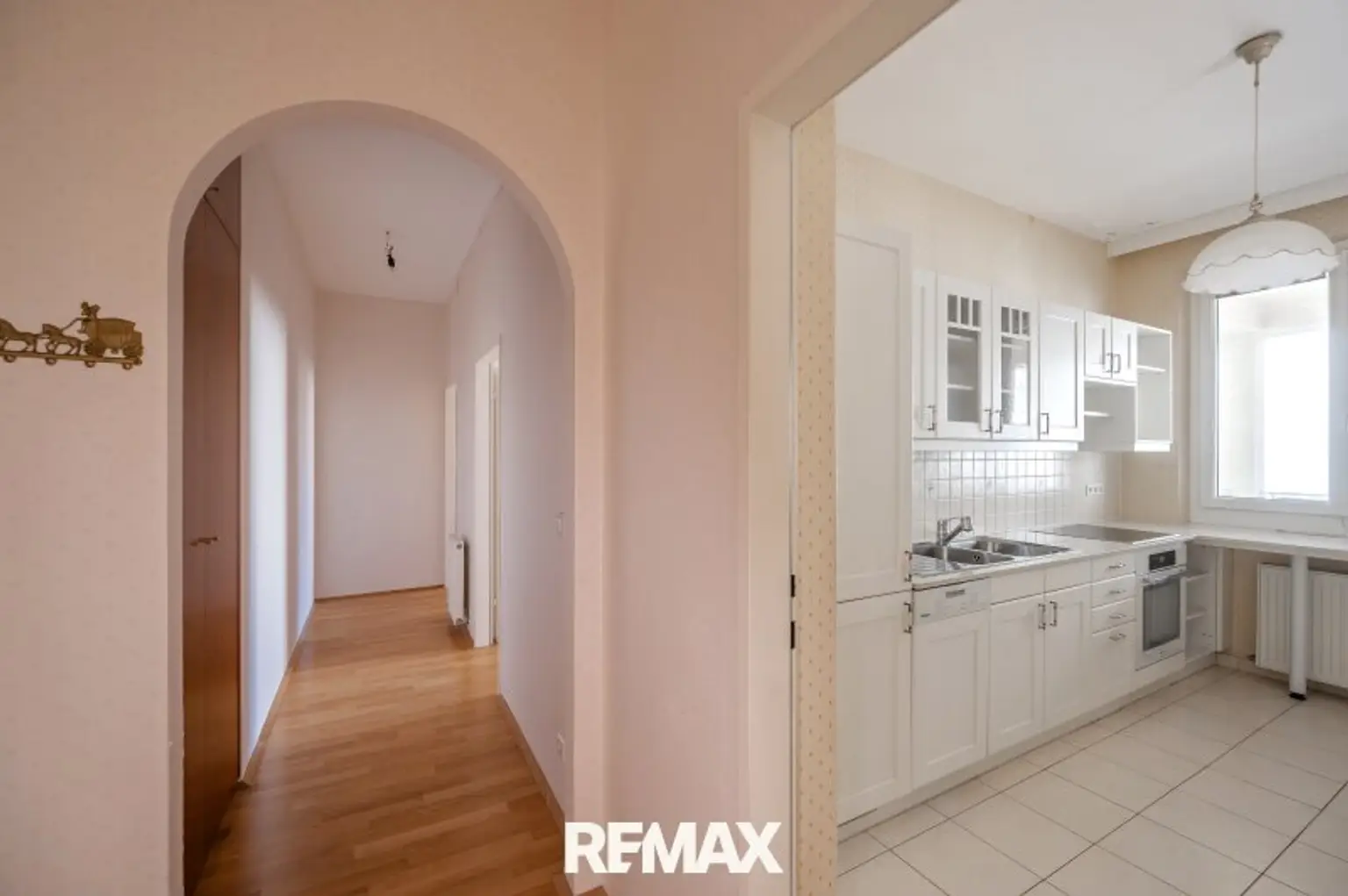 Vorraum | Blick in die Küche