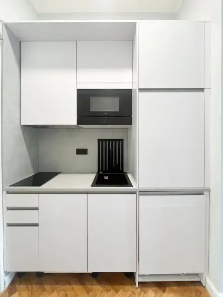 IDEALE KLEINWOHNUNG IN SCHÖNEM ALTBAU - 1,5 ZIMMER-WOHNUNG MIT EXTRA BETT-EBENE UND EINBAUKÜCHE