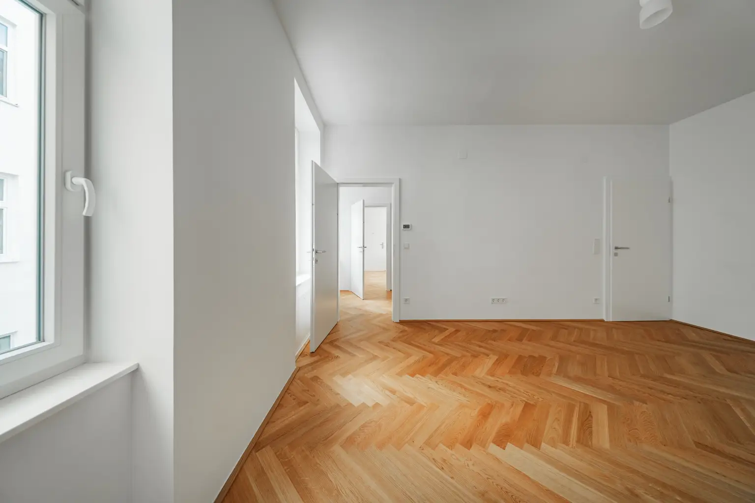 Sanierte Altbauwohnung in ruhiger Innenhoflage – hochwertiger Erstbezug mit Stil!