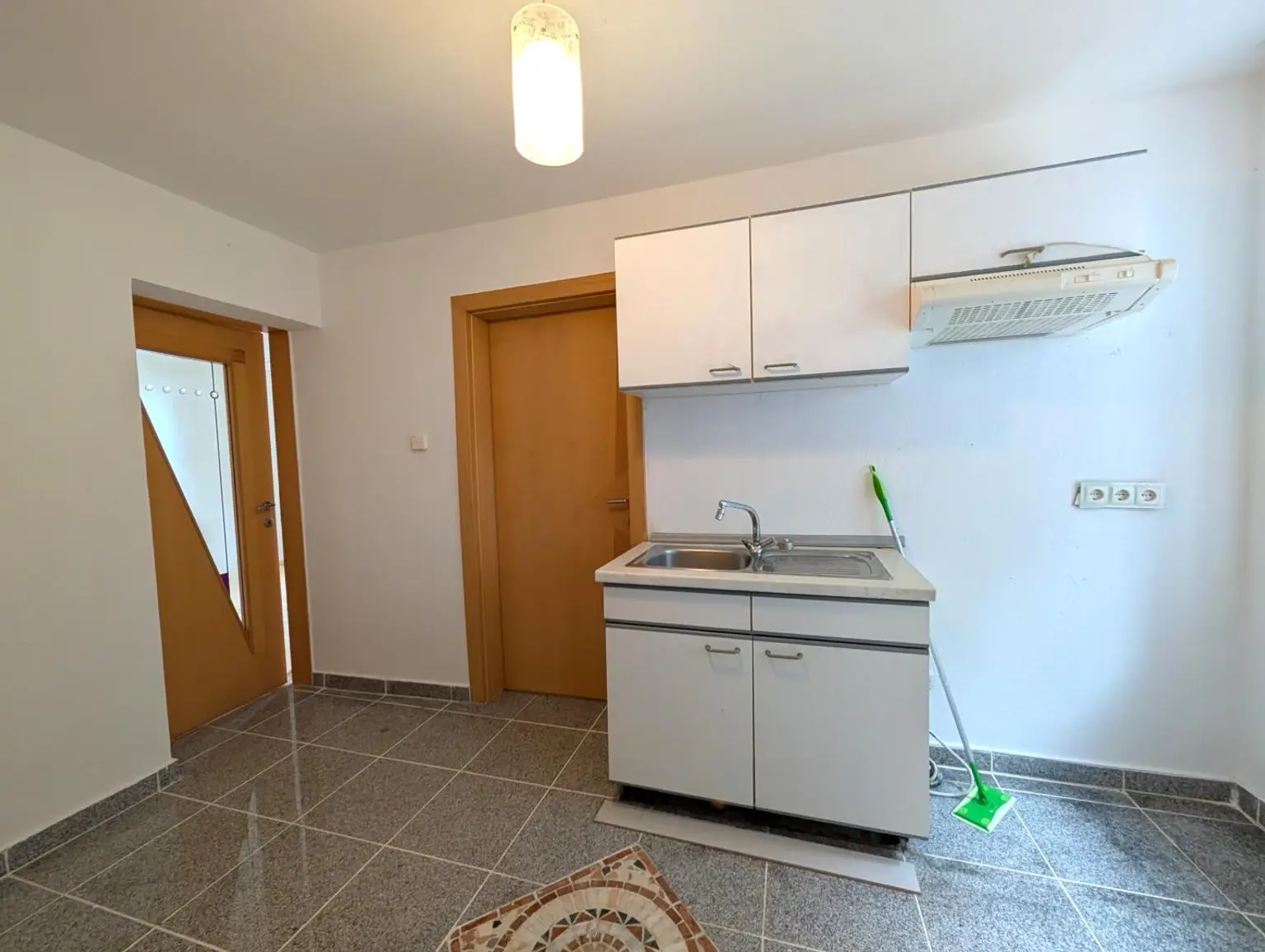 Liebevoll saniertes Einfamilienhaus in Ruhelage m. Doppelgarage - wartet auf Ihren Einzug