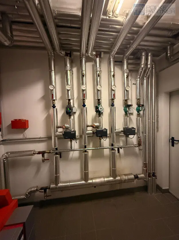 GARTENPARADIES   -  9.000 M² - 
LANDHAUS IN PARKLANDSCHAFT  
NUR 30 MINUTEN VON WIEN